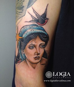 Tatuaje-brazo-mujer-logia-barcelona-Laia              